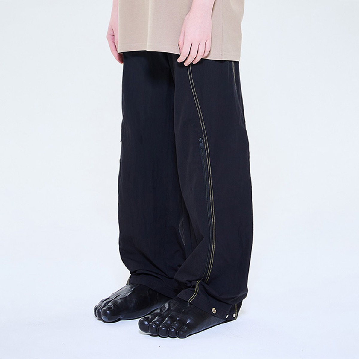 TCM cross knee zipper pants (black)